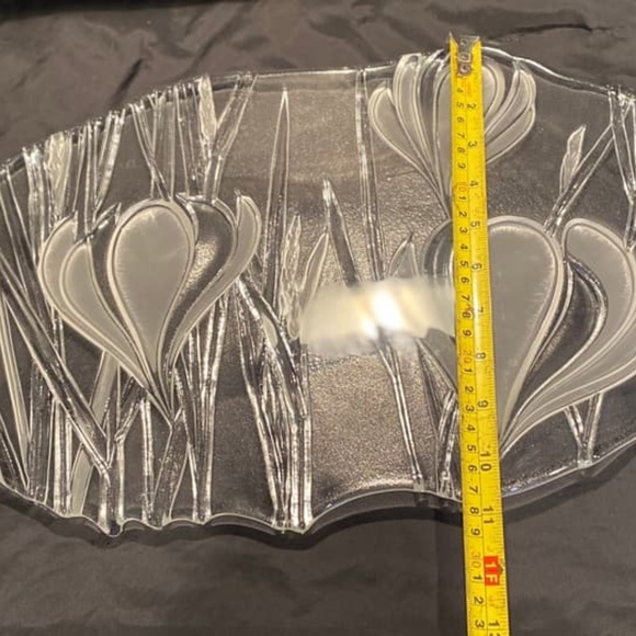 Vintage 1980’s MIKASA Crystal “SPRING CROCUS” 3-D Floral Oval Platter - Picture 4 of 4